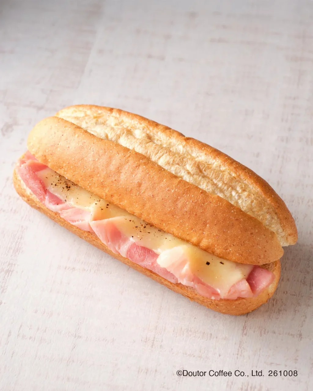 熟成ももハム&クリーミーハバティチーズ。全粒粉パンにハムとチーズを挟んだパニーニ