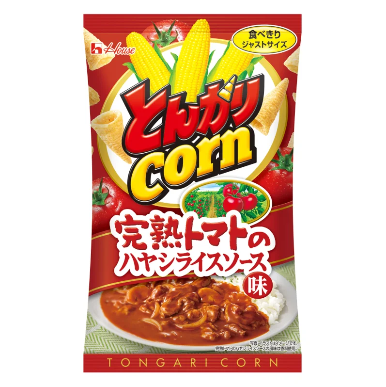 「とんがりコーン」<完熟トマトのハヤシライスソース味>の袋パッケージ。赤を基調とし、コーンやトマト、ハヤシライスのイラストが描かれています。