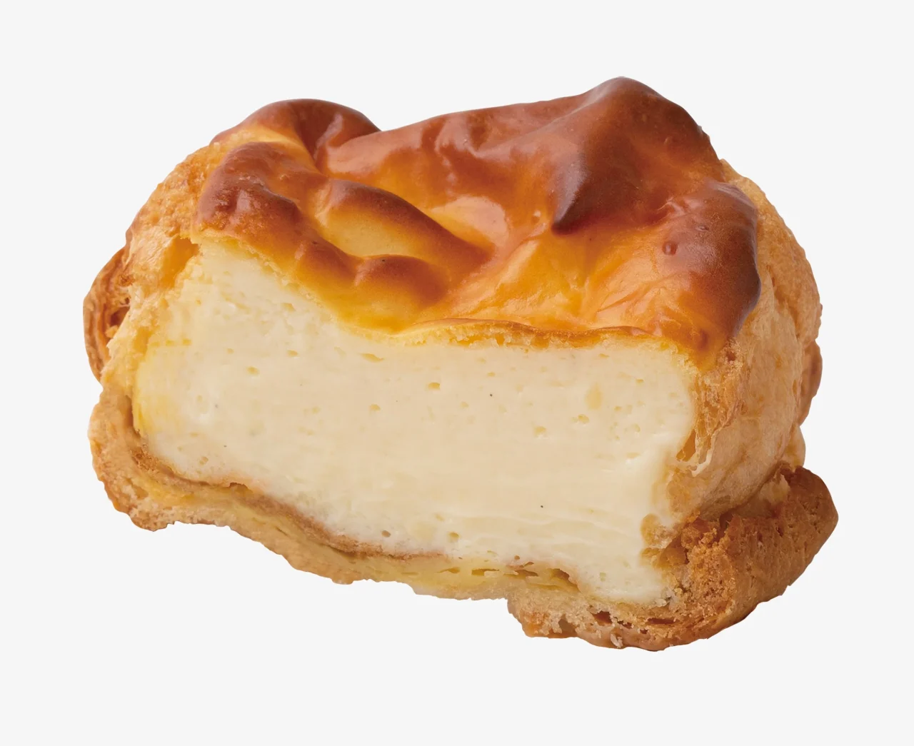 焼きチーズケーキシューの断面。シュー生地にチーズケーキが詰まっている。