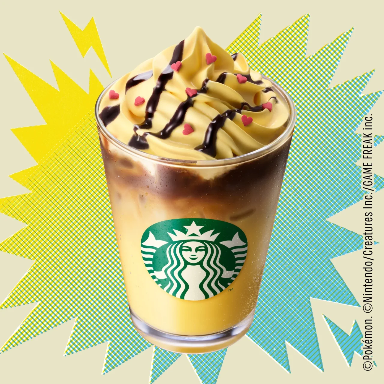 ピカチュウ ハニークリーム ラテ。ホイップとハート型トッピングを添えたアイスコーヒー