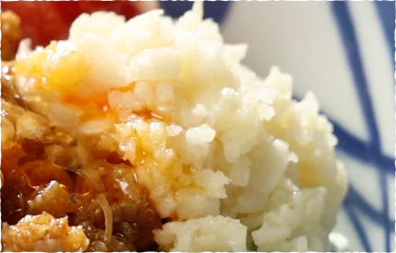 肉辛まぜうどんの具材である生ニンニクを細かく刻んだ状態