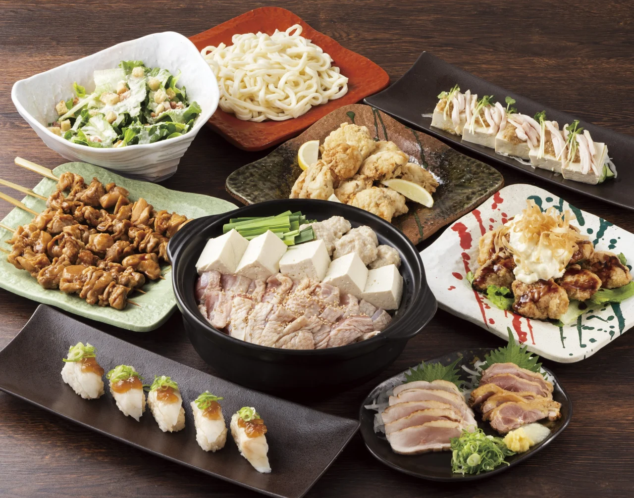 季節限定「冬」コースの料理一式。鍋、串焼き、刺身、寿司などが並ぶ。