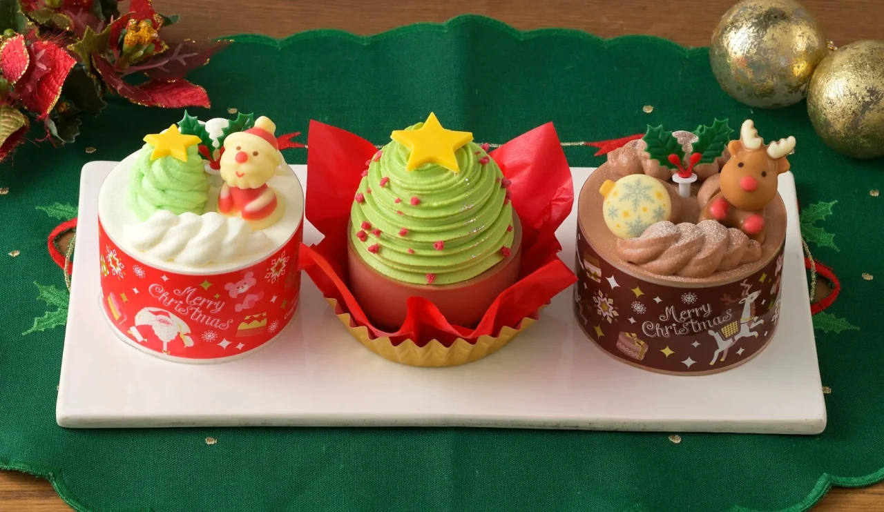 クリスマスコージープリンセスセット(3個入)のサンタ・ツリー・トナカイの3種のプチケーキ