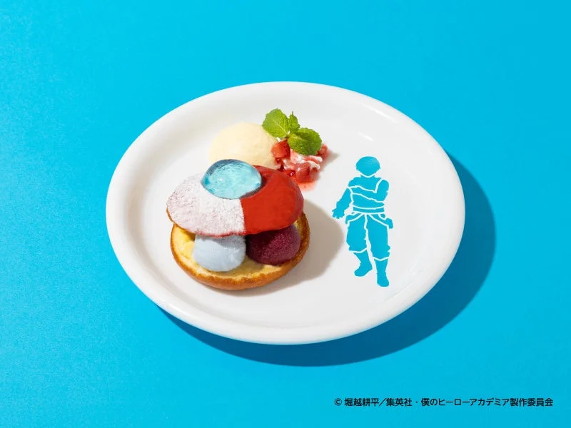 【轟焦凍】ソルトアイス&カシスシャーベットドーナツ。白い皿に赤・白・青のトッピング