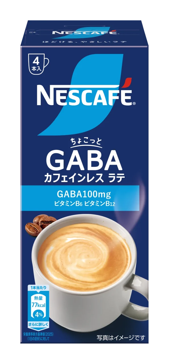ネスカフェ GABA カフェインレス ラテの青い箱。カップ入りラテの写真がある