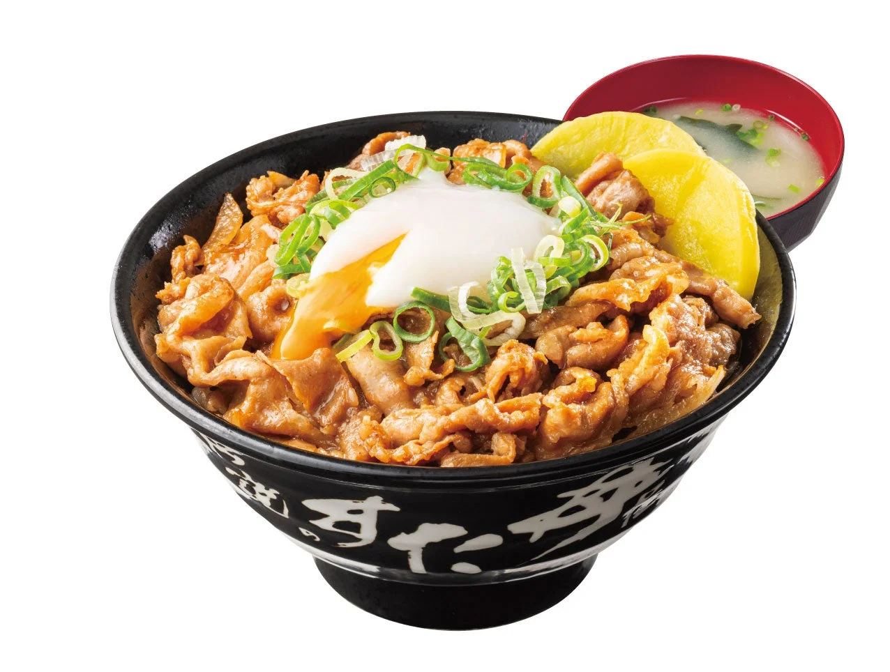 温玉新味すた丼。黒い丼に肉と甘口醤油ダレ、温泉玉子、ネギ、レモンを添えた外観。