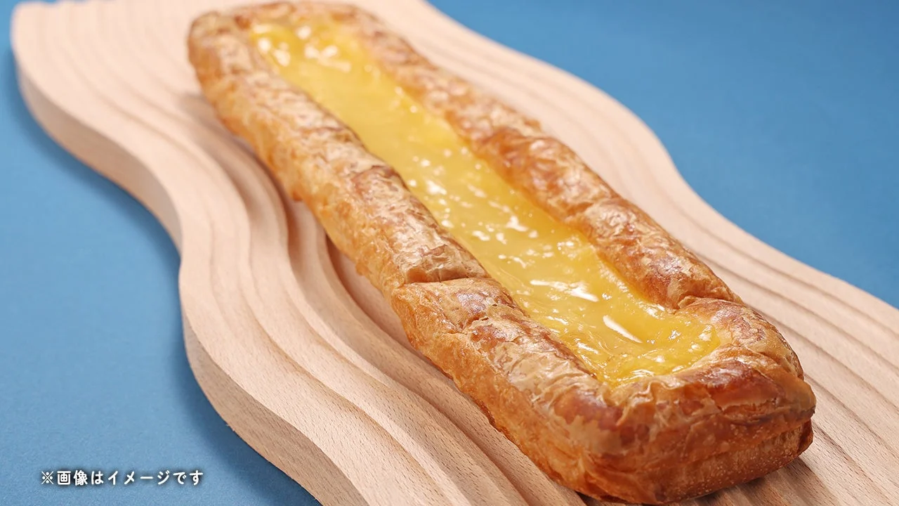 スイートポテトデニッシュ。黄色いクリームをトッピングしたデニッシュパン。