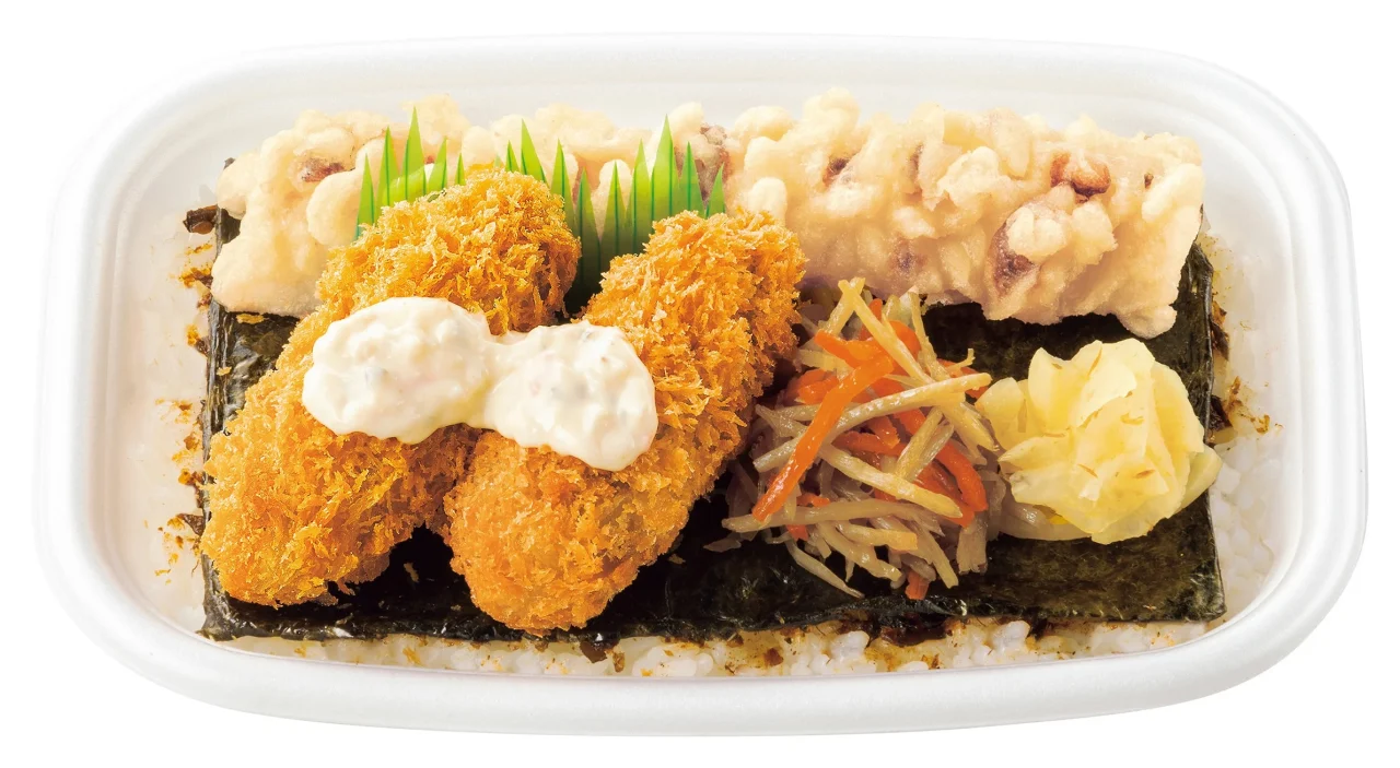 カキフライと茹で牡蠣、ご飯と具材が盛り付けられた弁当