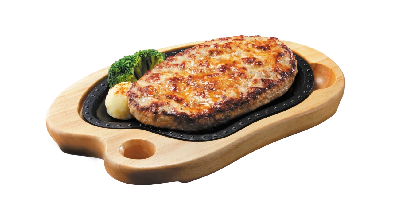 ガリバーバーグステーキ(レギュラー)の大きなハンバーグと付け合わせを載せた鉄板