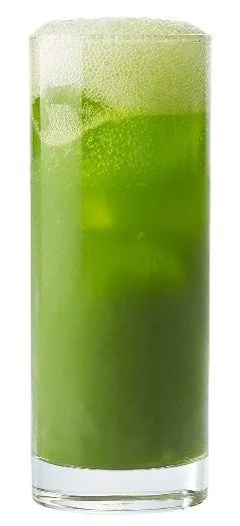 国産ケールグリーン レモンスカッシュを注いだ背の高いグラス