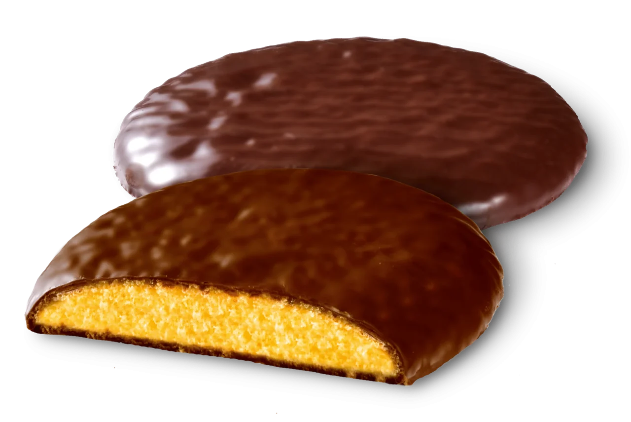 チョコケーキ。チョコがけの丸いケーキと断面のスポンジ