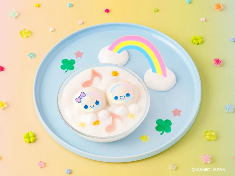 あわわちゃんのあわあわクリームニョッキ。水色の皿に虹のもなかと音符のハム