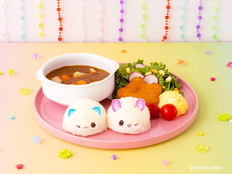 ハッピーマーチの星カレー。うさぎとねこのごはんとカレー、サラダのプレート
