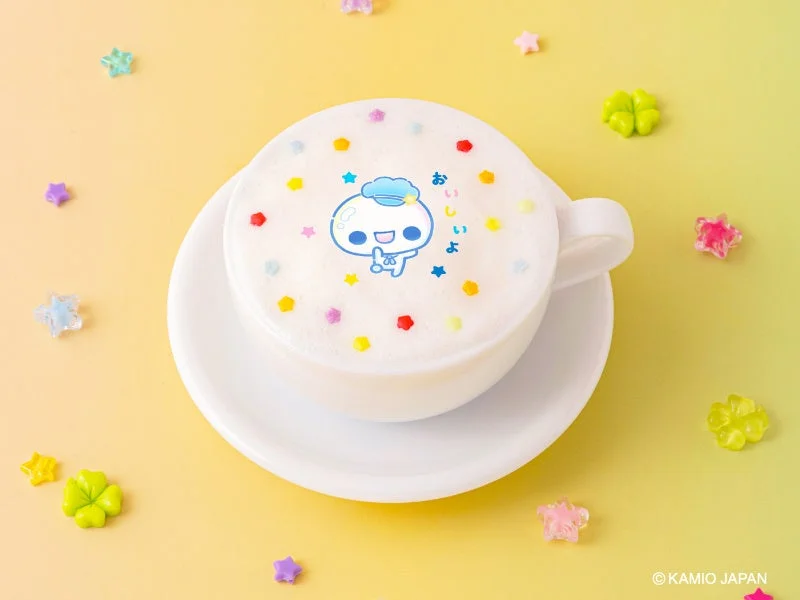 あわわちゃんのホッとカフェラテ。白いカップに星シュガーとキャラクター