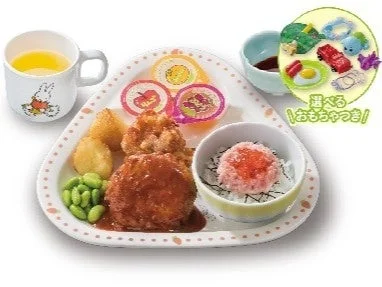 お子様ねぎとろのプレート。ねぎとろ丼とハンバーグ、ジュース、おもちゃ付き
