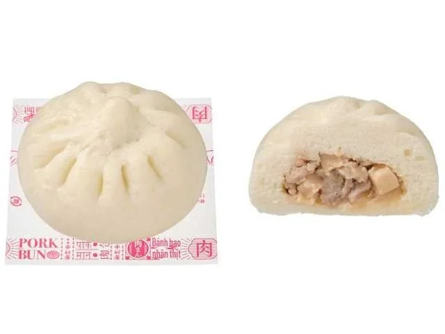 PORK BUNと印字された紙に載る中華まんと、具が見える断面