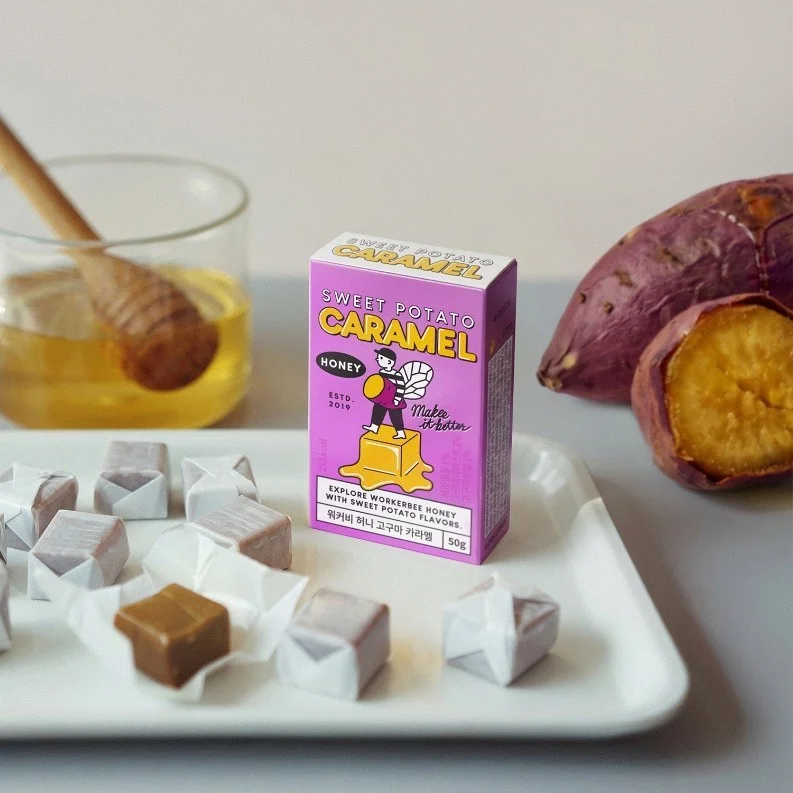 WORKERBEE はちみつさつまいもキャラメルの紫色の箱とキャラメル、さつまいも