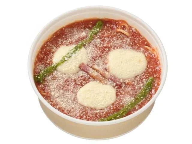 のび~るチーズとトマトスープを楽しむスープパスタの容器入り