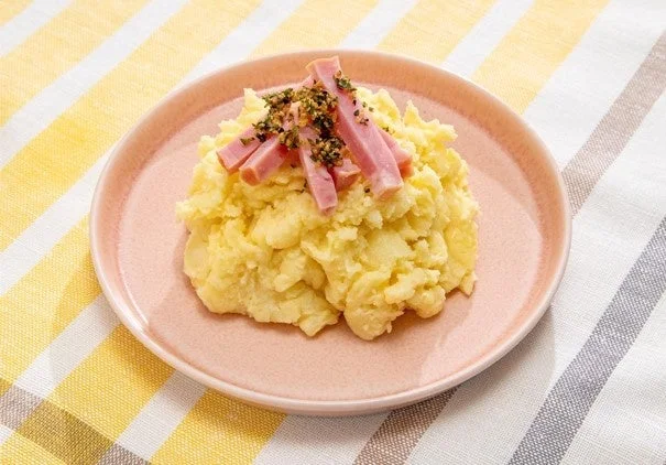 瀬戸内を旅する さわやかレモンポテサラ。ベーコンをのせたポテトサラダ