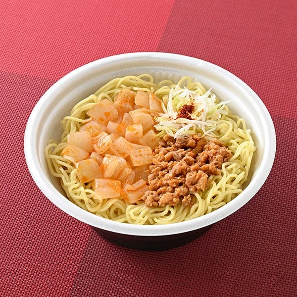 勝浦タンタンメン企業組合監修 勝浦タンタンメン。ひき肉と角切り具材をのせた麺