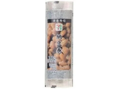 手巻寿司 納豆巻のパッケージ。納豆が見える海苔巻き