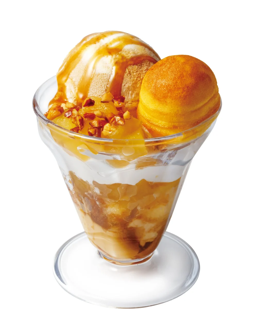 りんごとプリンのキャラメルパルフェ。グラスにアイスとプリン、ナッツがのる