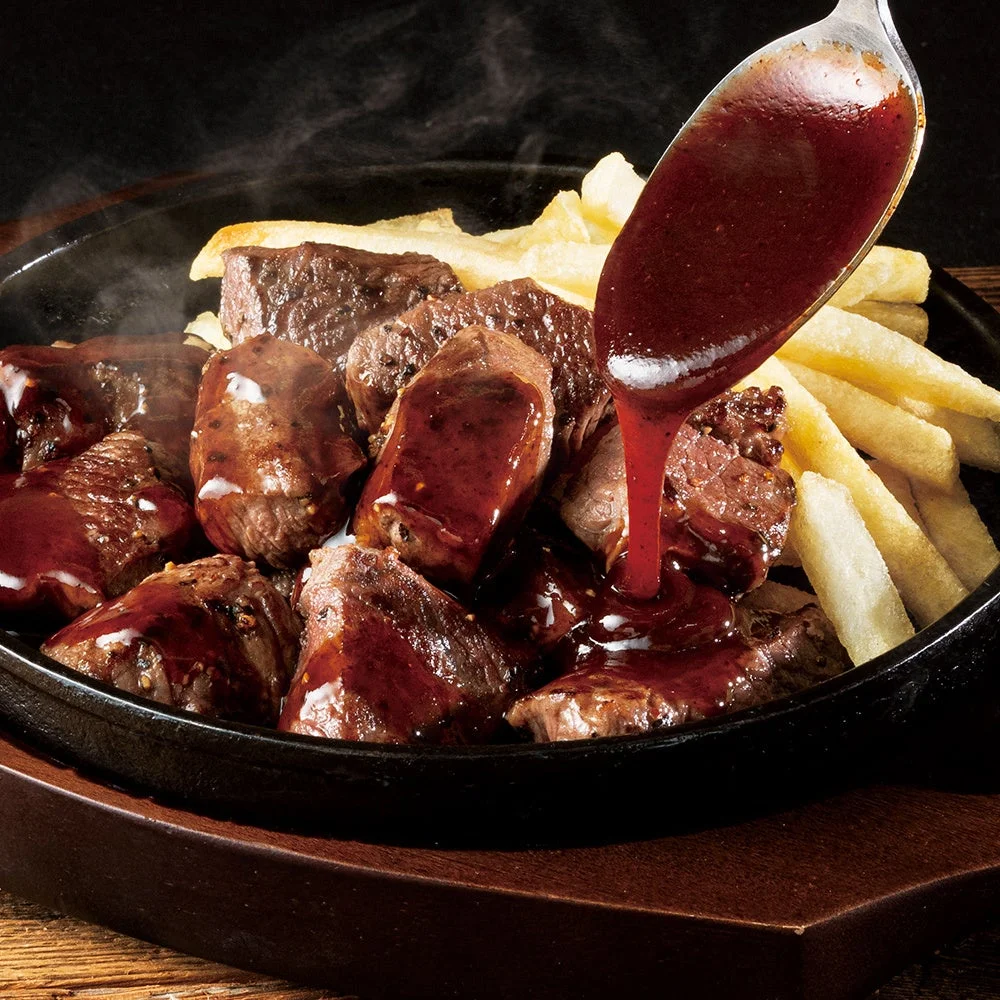牛ひとくちステーキ～BBQソース～、ポテトフライ添えの鉄板