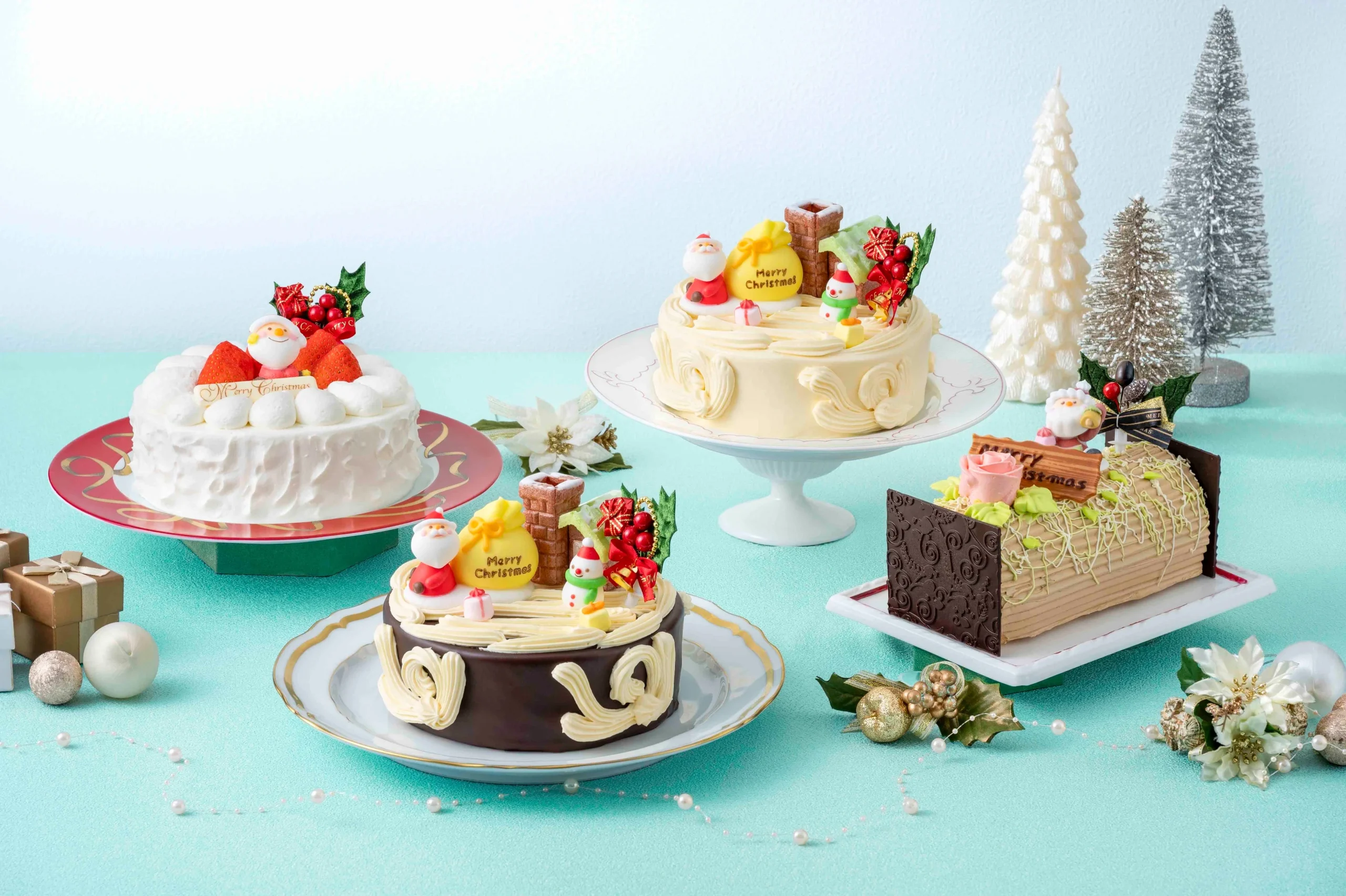 クリスマスケーキ4種。苺のケーキ、バタークリームのケーキ、チョコケーキ、ロールケーキ