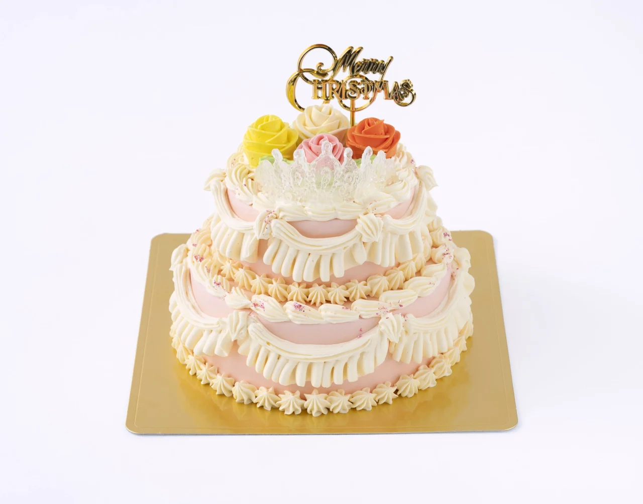 プリンセス・ノエル。ティアラとバラを飾った2段のピンクのケーキ