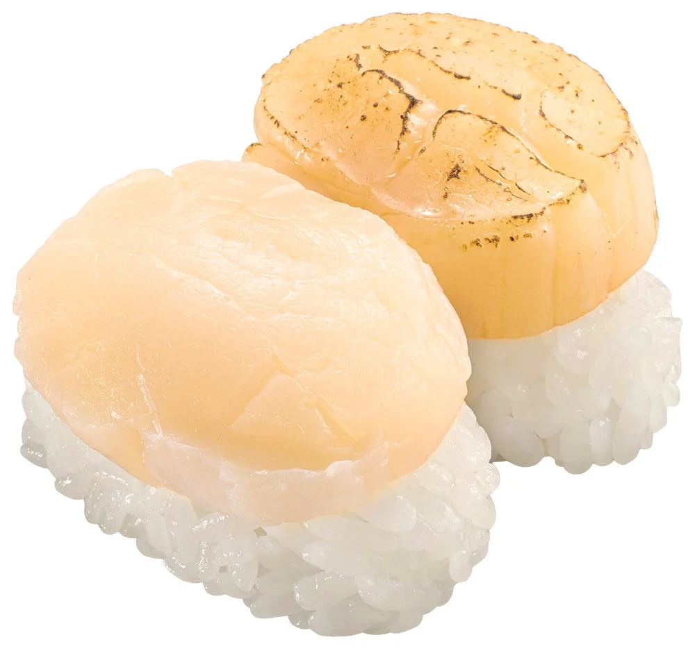 生のネタと炙ったネタが並ぶ2貫のにぎり寿司