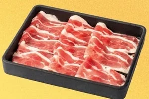 黒い容器に盛られた鴨しゃぶ用の薄切り肉