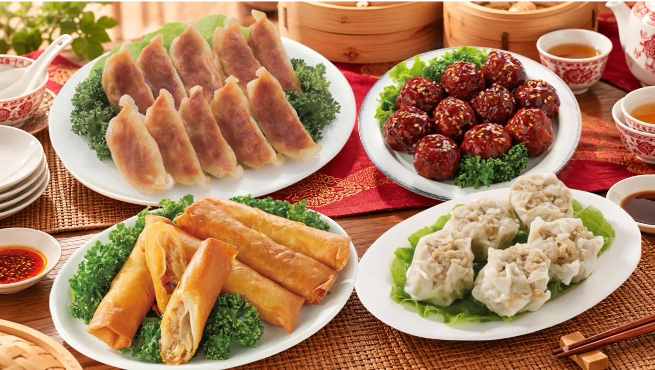 五満悦中華の点心。餃子、中華肉団子、春巻き、焼売の4皿