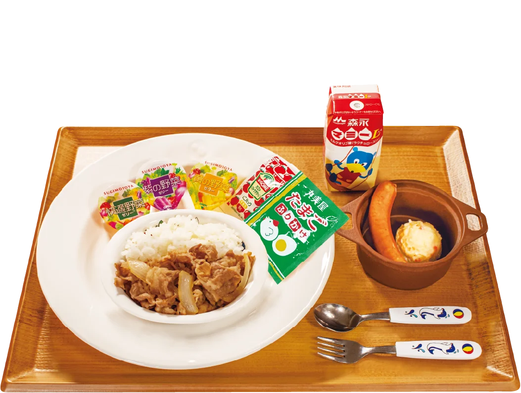 おこさま牛めしわくわくセット。牛めし、ゼリー、牛乳、ソーセージ等をのせたトレー