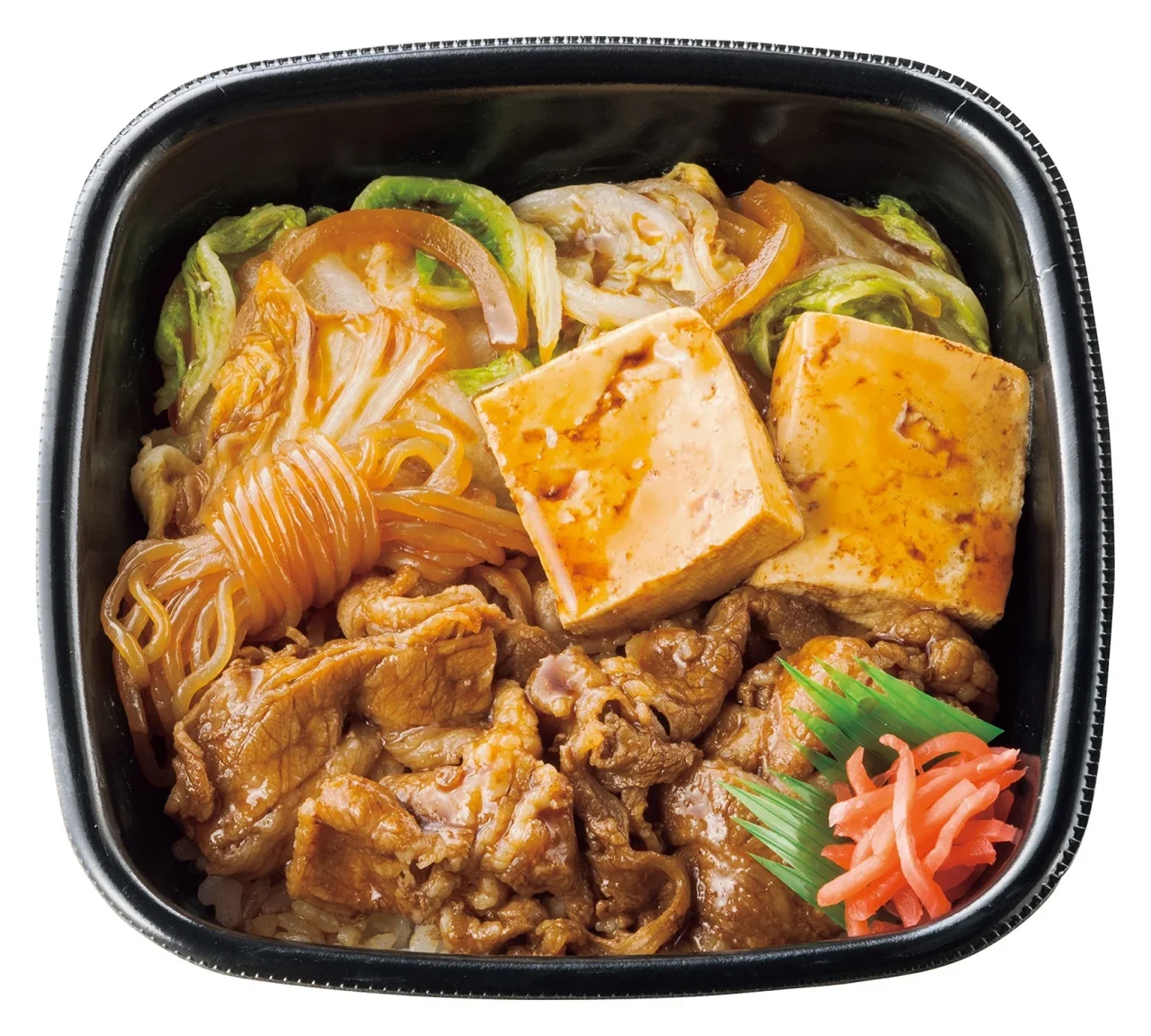 丼タイプ 牛すき重。牛肉、豆腐、白菜、白滝、紅しょうがが入った黒い容器