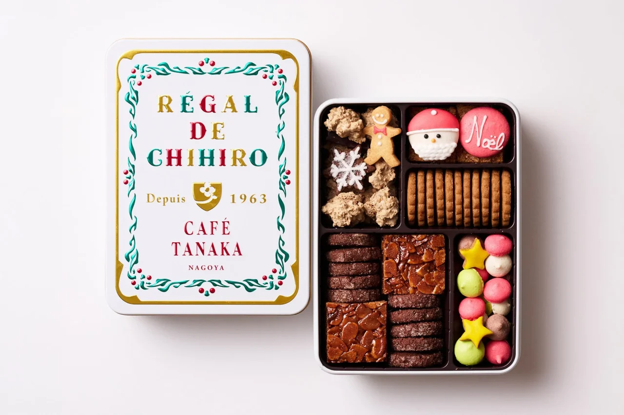 レガル・ド・チヒロ ノエルの缶と、クッキーやショコラが詰まった中身