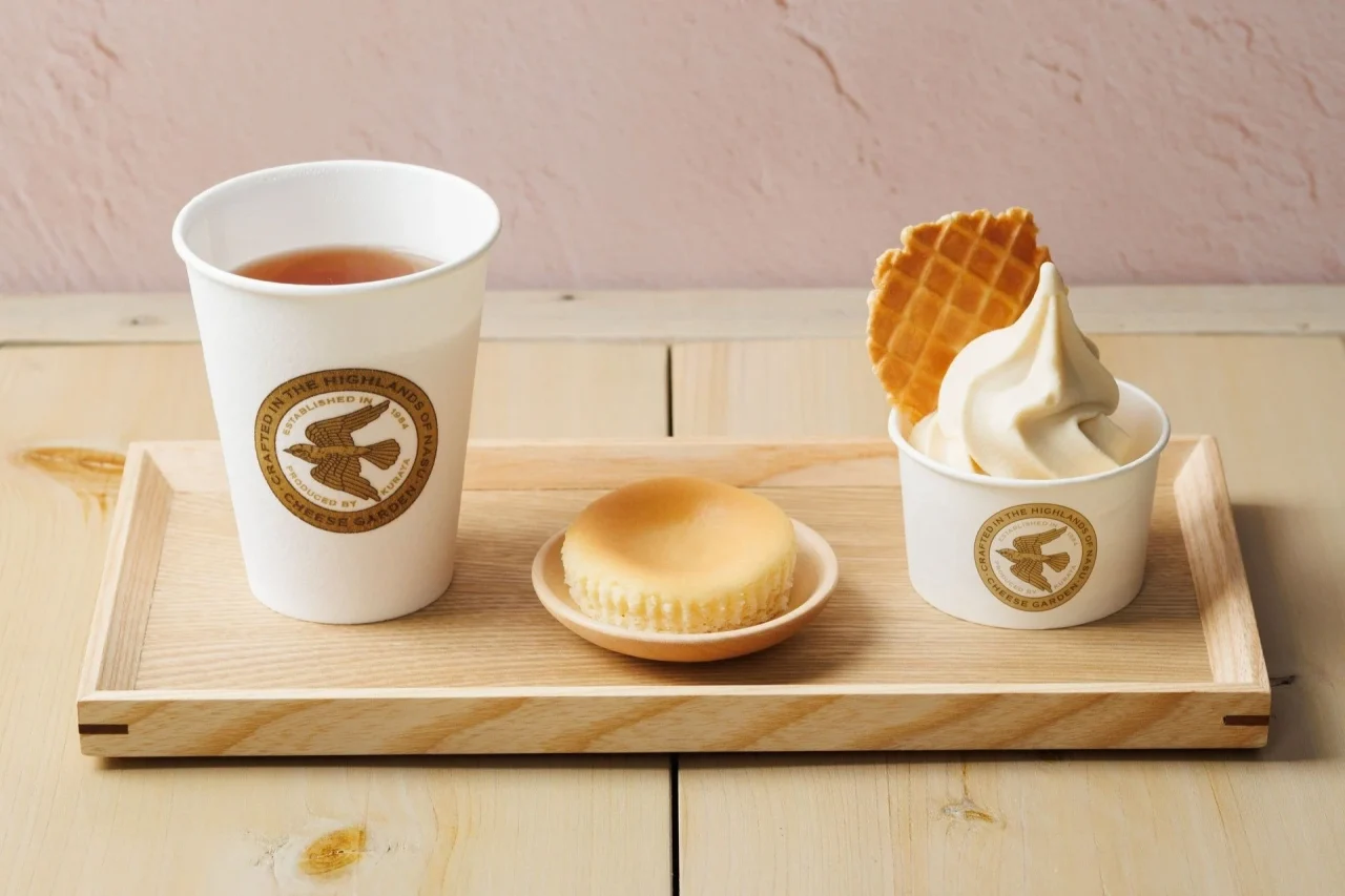 手茶、御用邸ミニチーズケーキ、チーズケーキソフトの3点セット