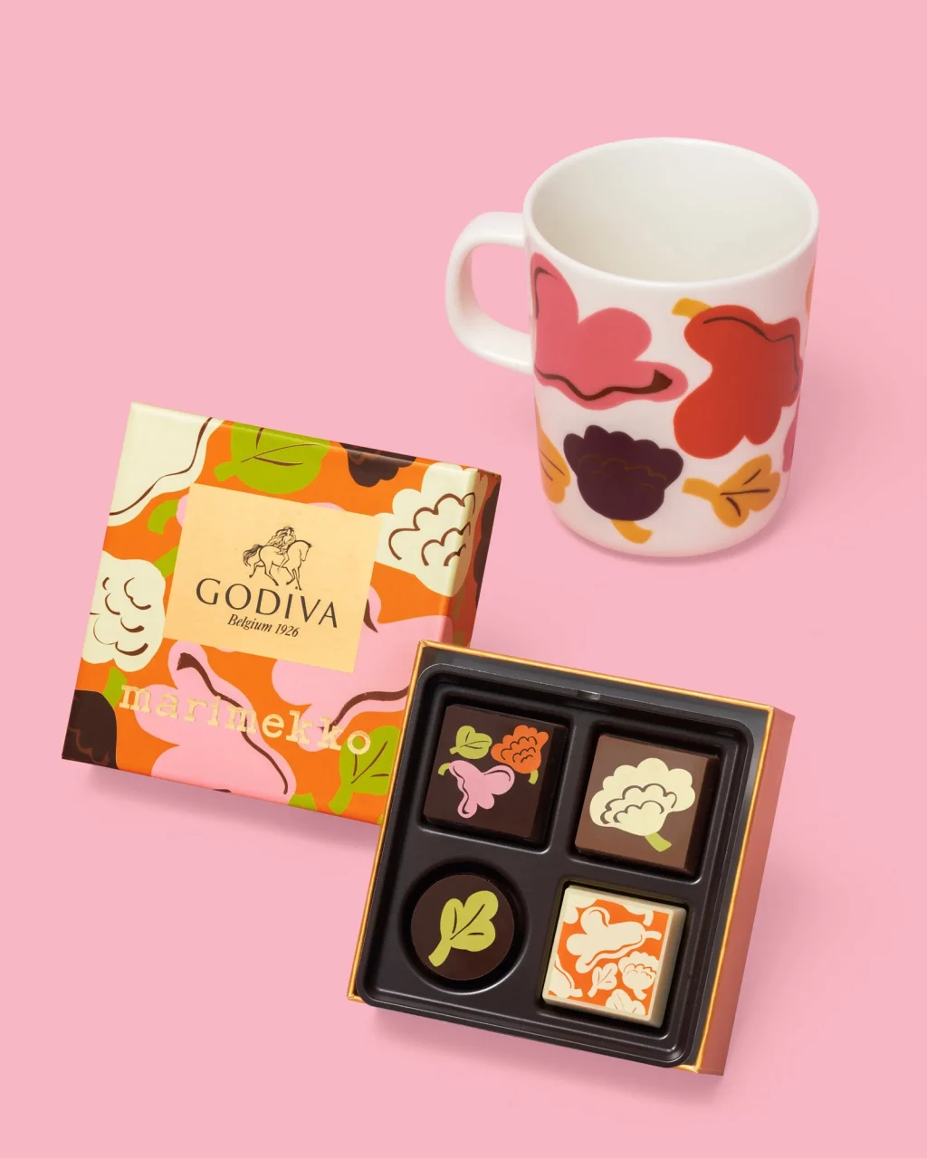 アソートメント 4粒入+マグカップセット。花柄の箱と4粒のチョコ、マグカップ