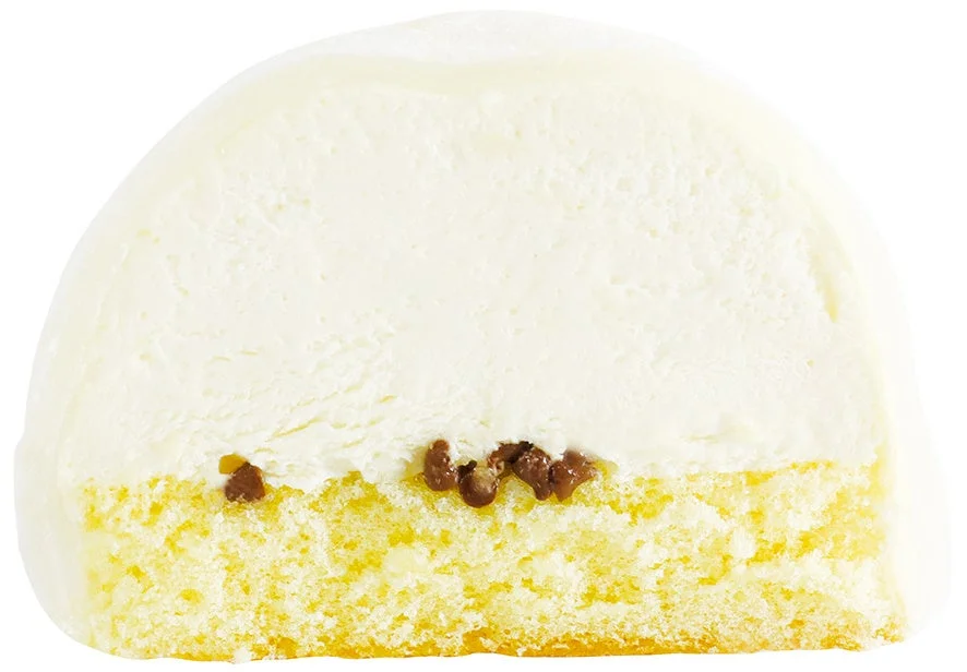 もちもちオバケのミルキーケーキの断面。スポンジとムース、チョコチップ
