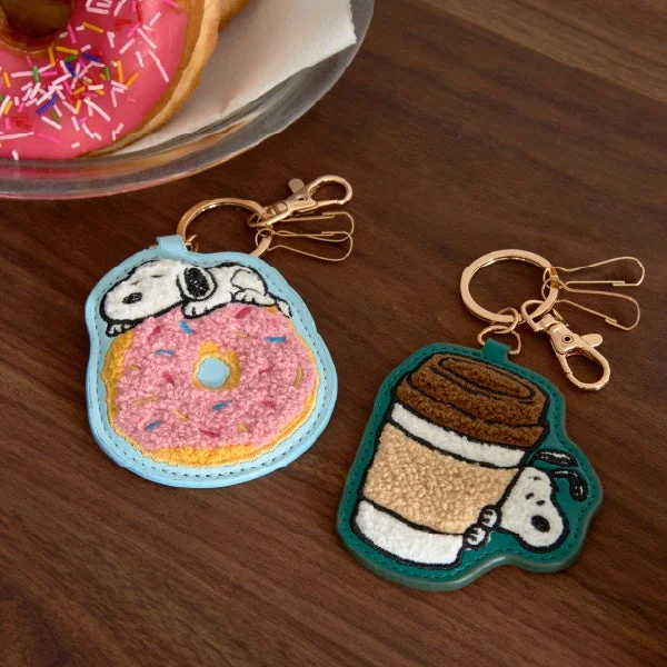 SNOOPY さがら刺繡キーホルダー。ドーナツとコーヒーカップのスヌーピー2種
