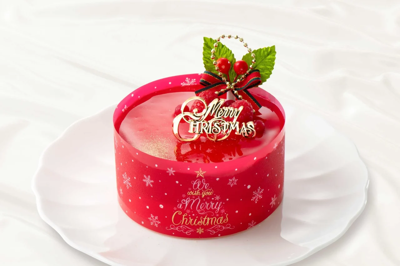 ジュエル 赤い帯の艶やかなムースケーキにMerry Christmasのプレート