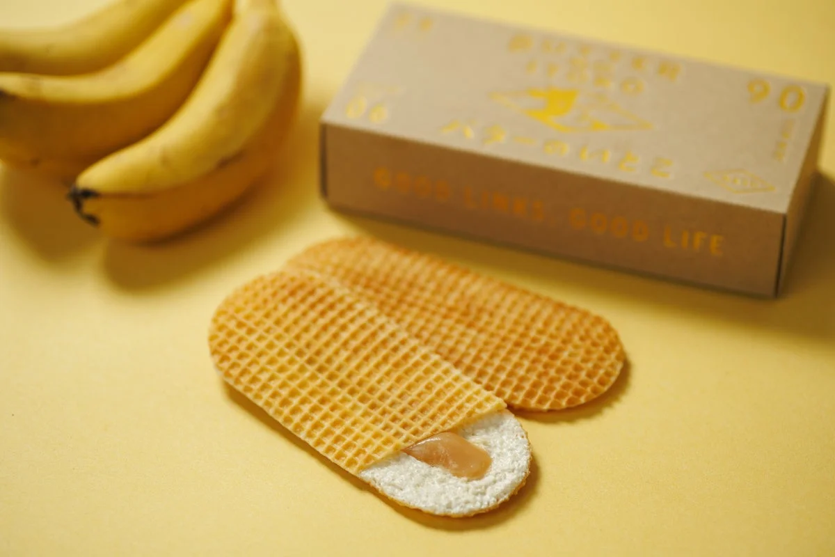 バターのいとこ 那須限定 バナナの箱とワッフル生地の菓子、バナナの房