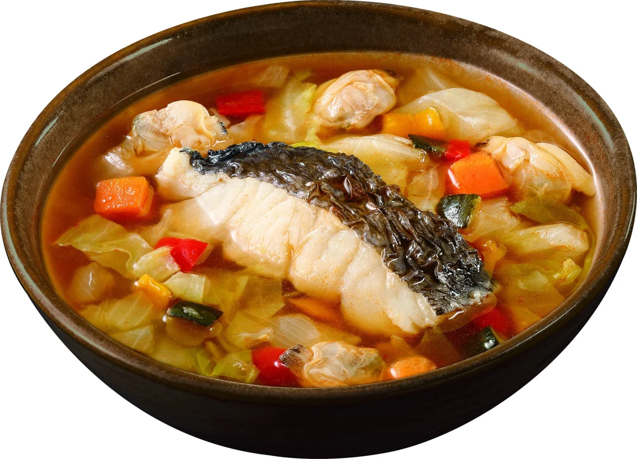 魚介の旨味が決め手！ブイヤベーススープ。魚の切り身と野菜入り