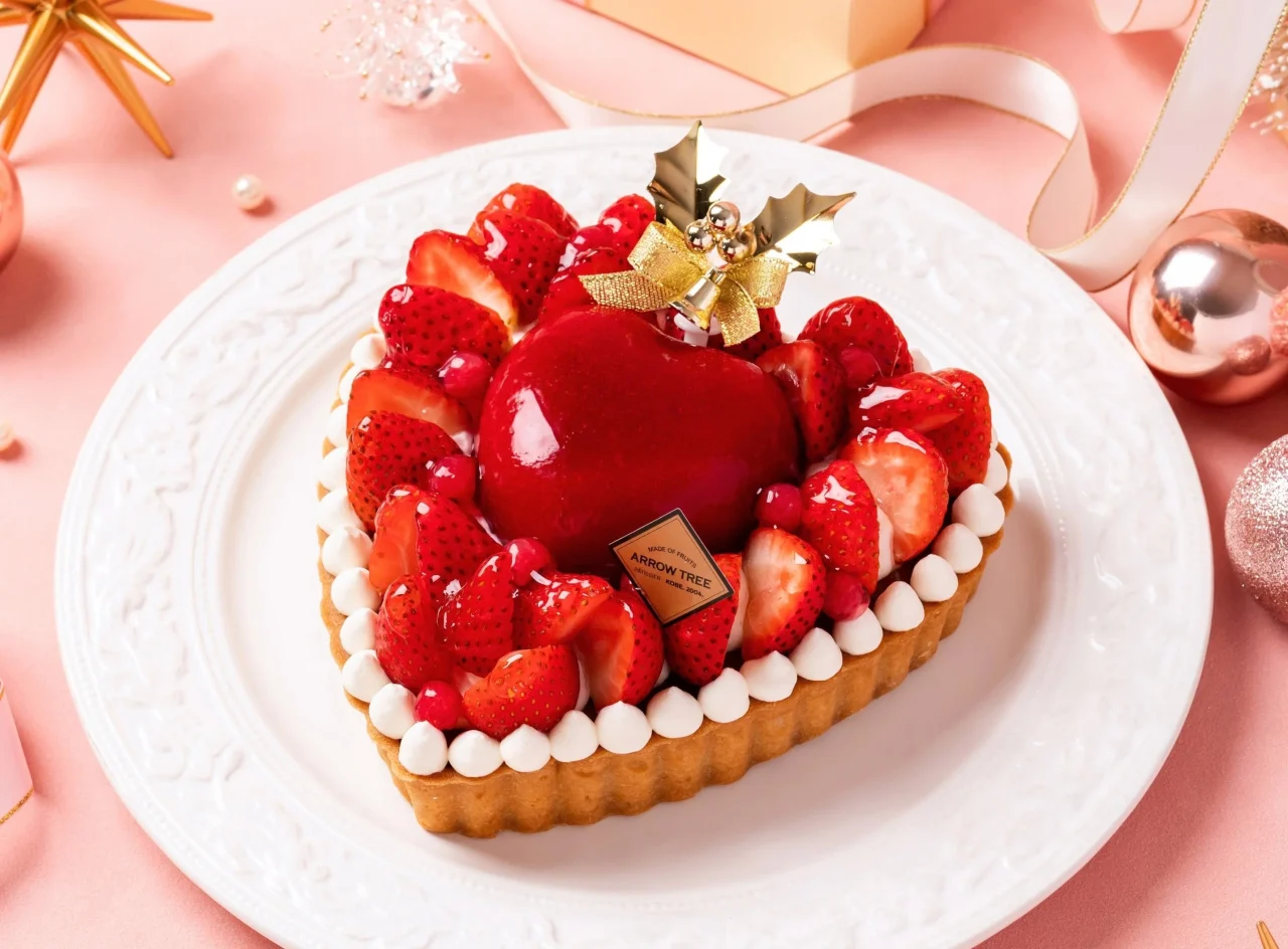 Noël La Vie en Rose -ラヴィアンローズ- 5号の、いちごを飾ったハート型ケーキ