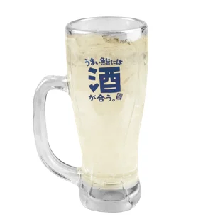 「酒が合う。」と書かれた取っ手付きジョッキに入った淡黄色の飲み物