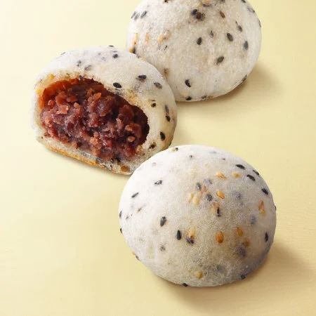 はかりパン ごまもっち。ごま入りのパンと粒あんの断面