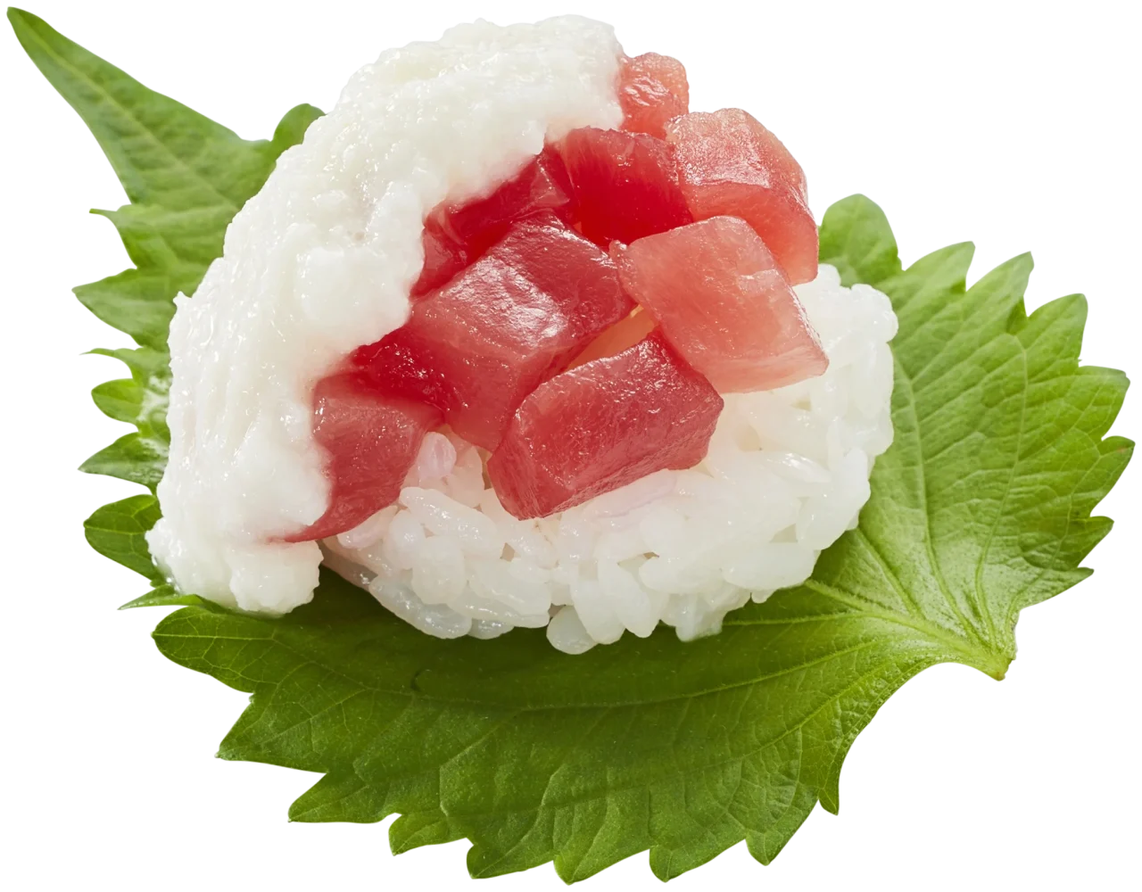 まぐろぶつ山かけ 大葉包み。大葉の上にシャリと角切りのまぐろ