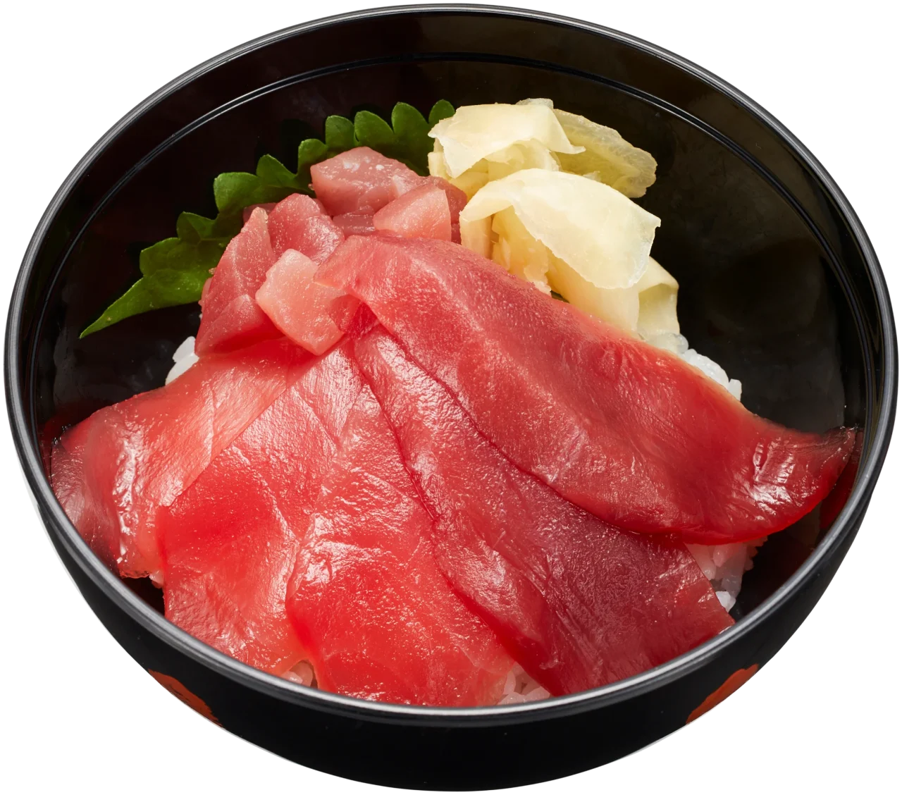 まぐろ2種食べ比べ 鉄火小丼。黒い丼に赤身とぶつ、大葉、ガリ