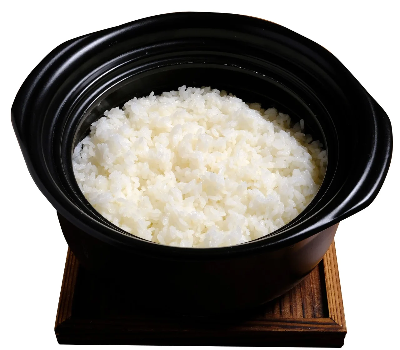 黒い釜に盛られた名物「釜炊きライス」の白いご飯