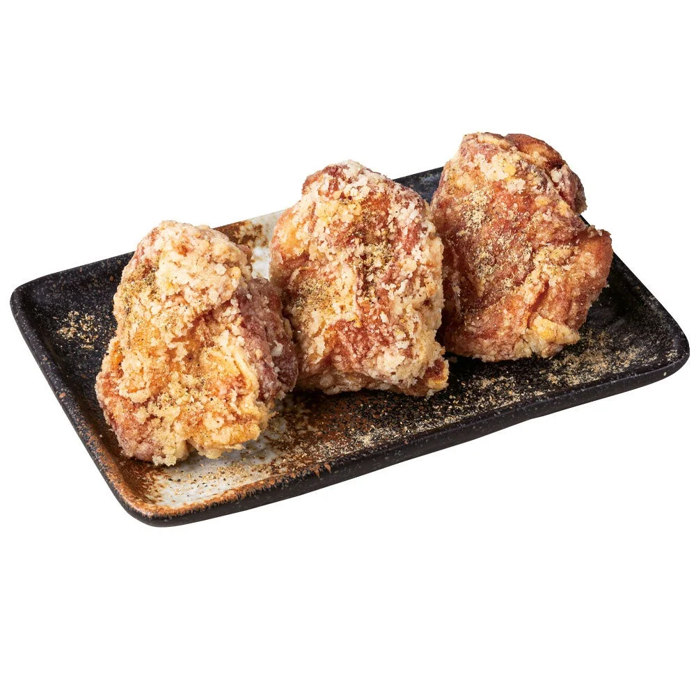 黒い角皿に盛られた出汁からあげ3個