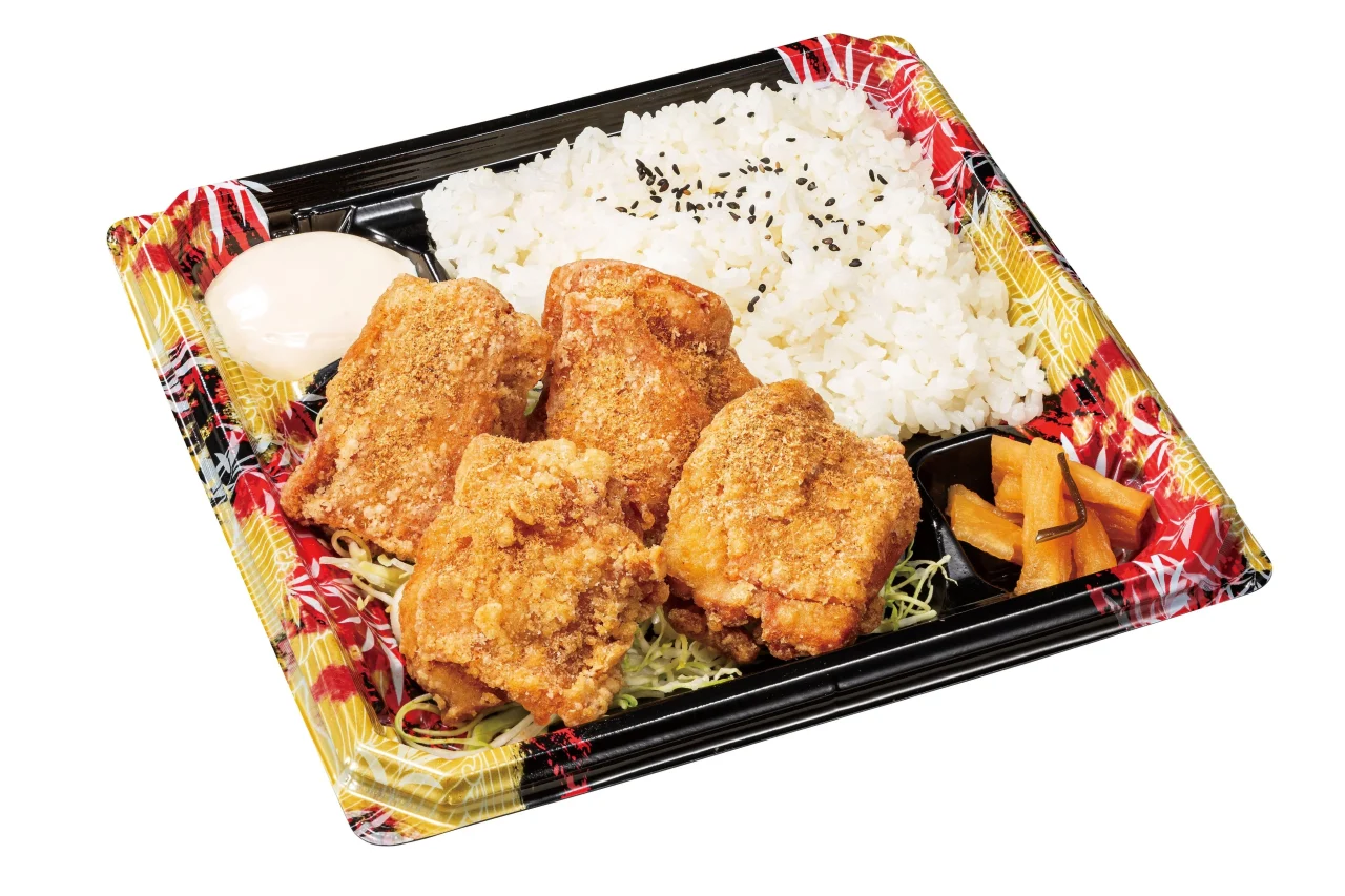 出汁からあげ弁当。からあげ4個とごはん、千切りキャベツの容器入り